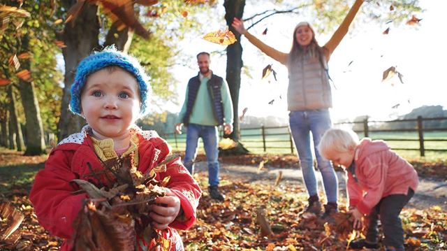 10 easy ways to boost your mood this autumn family playing with leaves